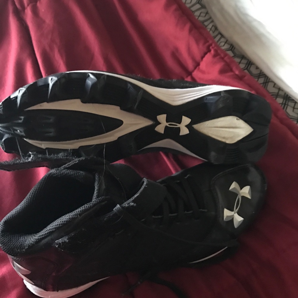 Football cleets - Picture 3 of 3